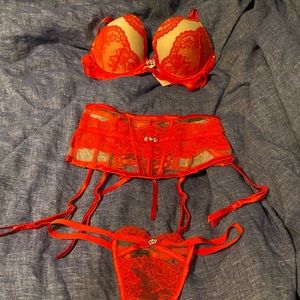 Victoria Secret designer collection set w panty